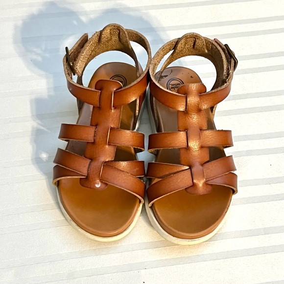 4 Pair of Toddler Girl Size 8 Shoes - Picture 2 of 6